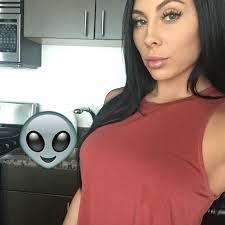 Carmen Ryder's Instagram, Twitter & Facebook