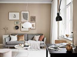 Small Studio With Beige Walls Coco Lapine Design Decoration Salon Beige Couleur Mur Salon Idee Deco Petit Salon