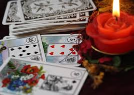 Resultado de imagem para mesa de jogo de baralho cigano