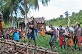 Juga tidak ada dalil nash yang sharih (secara jelas dan tegas) menyatakan keharamannya. Tradisi Pesta Ulat Sagu Suku Asmat