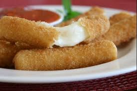 Recette De Beignets De Mozzarella Facile Et Rapide Recette Recette Beignet Recettes De Cuisine Batonnets De Mozzarella