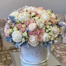 Cant Go Wrong With Peonies And Roses Jlf Jadorelesfleurs Flowers Laflowers Fle Beautiful Flower Arrangements Fresh Flowers Arrangements Luxury Flower Box