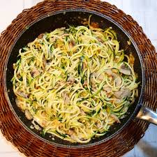 Noodles De Calabacin Con Salsa De Champinones Arrels De Sempre