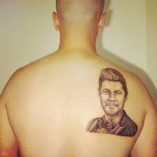 Marcelo tinelli siempre se ha mostrado como un padre muy unido a sus cinco hijos: La Emocion De Marcelo Tinelli Al Verse Tatuado En La Espalda De Sus Fanaticos