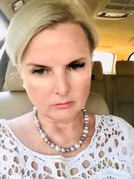 ПОДДЕРЖИМ КОЛЛЕГ, ГОСПОДА! ...Впервые за более чем тридцать лет предстоящий  профессиональный праздник меня вовсе не радует. Буквально накануне  медицинской общественности стало известно о принятии меры пресечения в виде  домашнего ареста в отношении