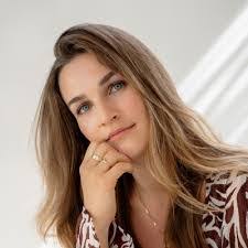 Lisa Ternes's Instagram, Twitter & Facebook