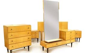 I see this french provincial style of bedroom furniture often and i'm sure you do too. Lot Art Lexington French Provincial Bedroom Suite