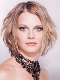 Auch löckchen, wellen und ricci bedeutet sind teil dieser kategorie. Unsere Top 25 Frisuren Fur Wellige Haare Platz 12