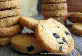 Sables Au Cantal Vieux Farine De Lentilles Blondes De Saint Flour Et Olives Noires Un Grain De Cuisine