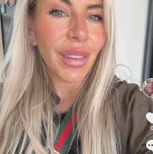 What causes constant face and body stretching?