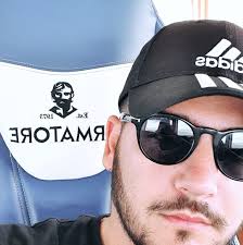 I tifosi salernitani sono stati capaci di far passare la voglia anche a  Danilo Iervolino, uno degli imprenditori più ricchi d'Italia. Con un po' di  pazienza l'imprenditore napoletano e tifosissimo degli Azzurri