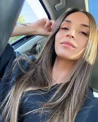 Vicky Bournival's Instagram, Twitter & Facebook