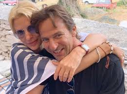 Η ελένη μενεγάκη αλλάζει αστρολόγο. Ayto Einai To Neo Spiti Twn Elenhs Menegakh Makh Pantzopoyloy Sthn Khfisia Ta Nea