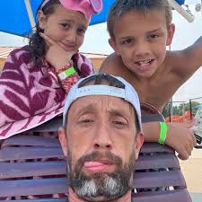 What's the difference between 2-knot and 4-knot badminton stringing?