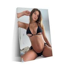 Amazon.com: Laura Sommaruga Sexy Woman Model Poster 2Wall Poster Art Canvas  Printing Living Room Office Bedroom Aesthetic Poster 08x12inch(20x30cm)  Frame-style: Posters & Prints
