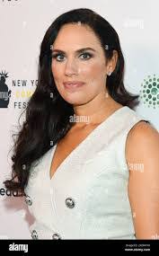 Anne Coll's Instagram, Twitter & Facebook