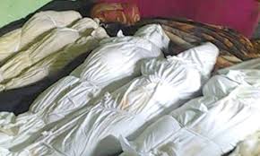 صور عجز الأهالي عن إنقاذ طفلة عالقة تشييع ضحايا سيول في ريمة بغياب تام لسلطات الحوثيين وكالة 2 ديسمبر الإخبارية