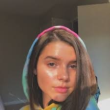 Elsa David's Instagram, Twitter & Facebook