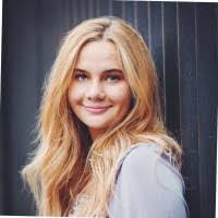 Rachel Dewitt's Instagram, Twitter & Facebook