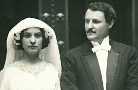 'how does the nhl let a compulsive gambling addict still play when she also claimed that she was forced to sell her wedding ring in order to buy formula for their baby evander kane accused his wife, anna, of restricting his access to his daughter, kensington. Por Amor Al Arte Federico Beltran Masses 1885 1949