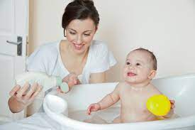 Know that bathing a baby can be a wet operation and be prepared to find a change of clothes afterward. Transitioning Your Child From A Baby Bath Tub