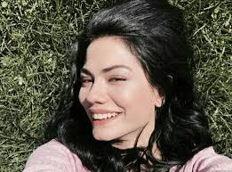 Pin De Deniz Karakaya Em Demet Ozdemir