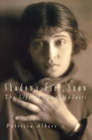 Amazon.com: Shadows, Fire, Snow: The Life of Tina Modotti: 9780520235144:  Albers, Patricia: Books