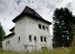 Am mai vizitat cule in sudul tarii, dar singurele amenajate ca si muzeu au fost cula racoviteanu din mioveni, cula tattarescu din curtisoara si cula bujoreanu din ramnicu. Culele BoiereÈti De La MÄldÄreÈti Descoperalocuri Ro