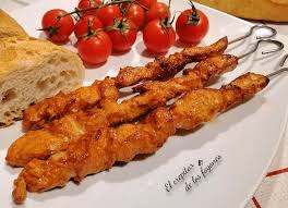 Pinchos morunos (los auténticos) el pincho moruno o pinchito (en buena parte de españa) es una brocheta elaborada con pedazos de carne adobada. Pinchos Morunos El Crepitar De Los Fogones