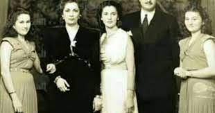 صورة تجمع الأميرة فائزة مع زوجها النبيل محمد علي رؤوف و والدتها الملكة نازلي و شقيقاتيها الاميرتان فائقة و فتحية royal family royal beautiful