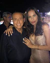 12,038 likes · 21 talking about this. Antonella Mosetti Posta La Foto Con Berlusconi Ma Piovono Insulti Sembri Un Mostro Il Mattino It