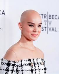 Imagine Hailee without all that hair. She is still beautiful. #diosascalvas  #baldisbeautiful #edits #haileesteinfeldedit #haileesteinfeld #baldhead  #baldtransformation #fearless #empowerment