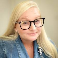 Heather Cain's Instagram, Twitter & Facebook