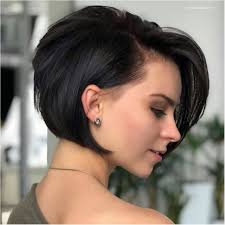Tidak hanya wanita, pria juga perlu mempertimbangkan model rambut yang cocok sesuai bentuk wajah. 9 Gaya Potongan Paling Cocok Untuk Cewek Rambut Tebal Stylish