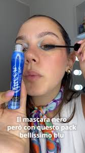 Cerchi un effetto make-up no make-up? 🤫 Fai come Anna Sarno: una base  leggera e luminosa, accompagnata dall'ombretto liquido Dewy Eye Gloss, per  un look naturalmente radioso.💫 Titolo: Dewy eye gloss Artista: