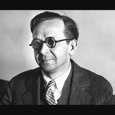 LATE AGAIN Y'ALL KNOW I WAS MID ROBBERY!!!! But hilarious genius baddie  queen @pallavigunalan blessed the show to discuss Dolly Oesterreich, a  1910's housewife who started an affair with a young factory