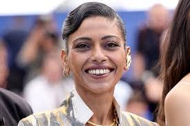 Mandy Connelly's Instagram, Twitter & Facebook