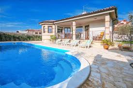 Ferienhauser Ferienwohnungen Online Buchen Casamundo In 2020 Ferienhaus Istrien Mit Pool Villa Mit Pool Ferienhaus Kroatien