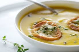 La vellutata di cavolfiore e patate è un piatto caldo, semplice, ideale per le lunghe sere d'inverno. Vellutata Di Zucca Con Crostini Ricetta Cremosa Anche Con Bimby