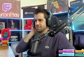 It's an odd situation, and no further details were provided. Auron En 2021 Youtube Fotos Youtubers