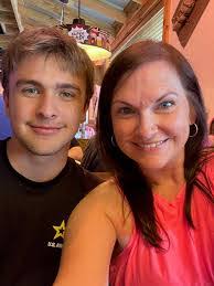 Hugo Arreguin's Instagram, Twitter & Facebook