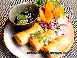 1 für die frühlingsrollen hähnchenbrustfilet in feine würfel schneiden. Thai History Original Thai Kuche