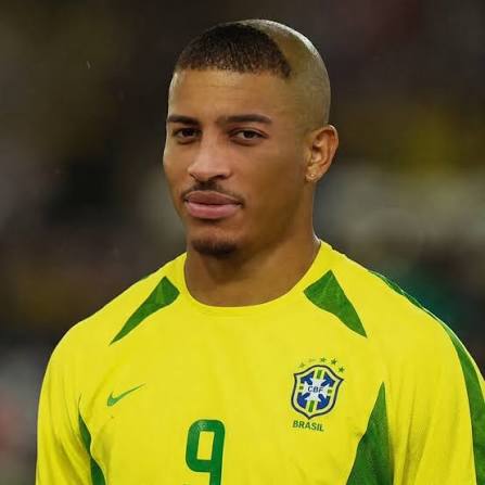 A Alemanha soltou hoje a numera&ccedil;&atilde;o oficial pra Copa do Mundo&hellip; 🇩🇪🏆 E teve  uma escolha que simplesmente pegou todo mundo de surpresa: Jamie Leweling  vai usar a camisa 9. 👀 O