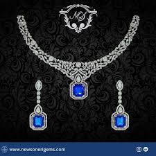 Collier en pierres précieuses