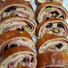 Acompaña a las hallacas, el pernil la receta de pan de jamon a continuación es de la chef y repostera venezolana ana dávila. Pan De Jamon Discovered By Venezuelapage On We Heart It
