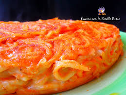 1 pezzetto di peperoncino piccante. Frittata Di Maccheroni Rossa Cucina Con Le Sorelle Russo
