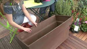 Vous désirez tirer profit de votre balcon pour y installer de jolies plantes qui apprécient le plein soleil ? Idee De Jardiniere Pour Balcon Ensoleille Plantes De Plein Soleil Truffaut Youtube