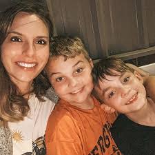 Shelly Legg's Instagram, Twitter & Facebook