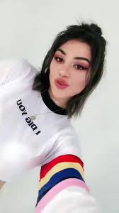 Model Everly Delilah