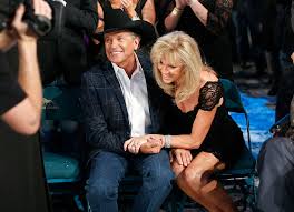 Watch: George Strait Serenades His Wife On-Stage for Anniversary - KGNC